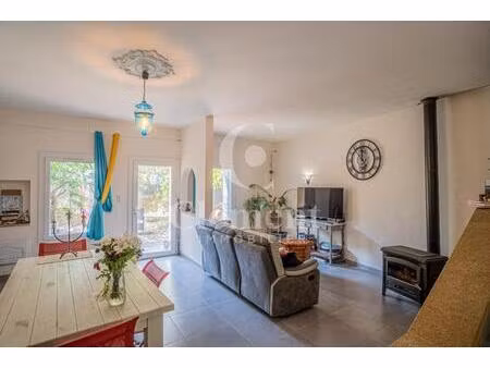 maison de village avec cour et garage à sérignan-du-comtat