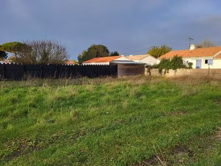 terrain constructible de 770m²