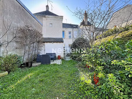 maison de maître angers place de la madeleine  5 chambres  jardin