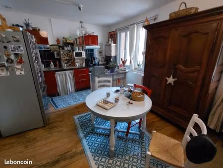 appart t3 d'environ 60 m2 - centre arbois