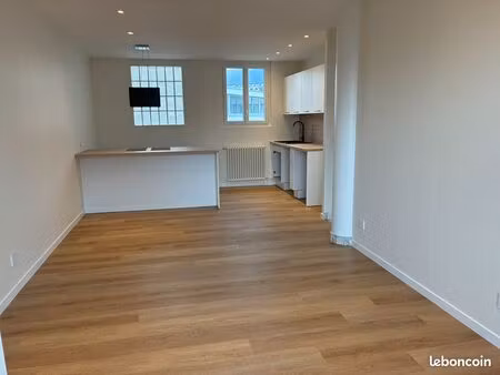 appartement t3 entièrement rénové à l'ile verte avec garage et balcon