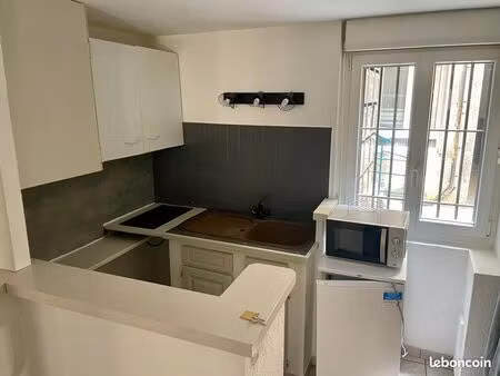 joli studio meublé rénové – centre-ville besançon (boucle  rue ronchaux)