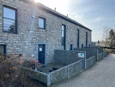 maison 2 façades  3 étages  jardin commun