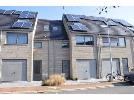 moderne rustig gelegen woning met 3 slaapkamers  dressing...