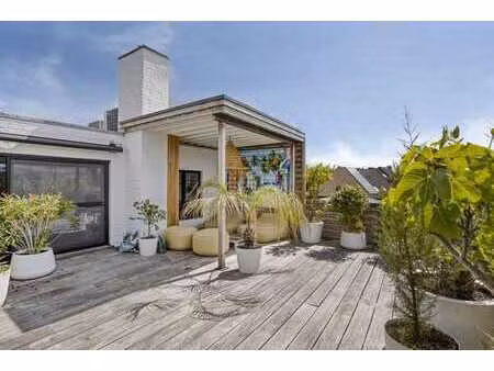 bâtiment unique avec installations de vie et de bien-être à