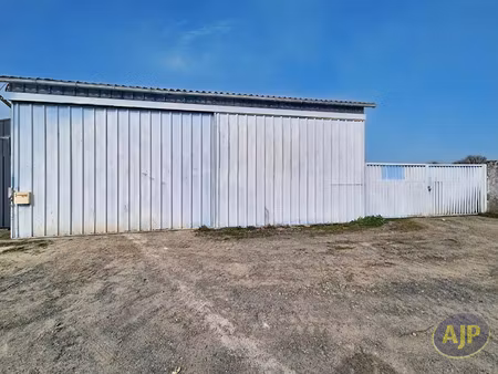 vente commerce 100 m² montaigu-vendée (85600)