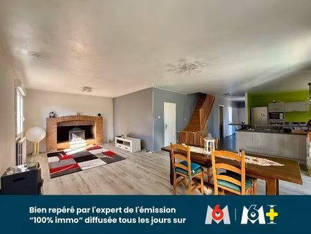 une maison à usage d'habitation avec terrain attenant