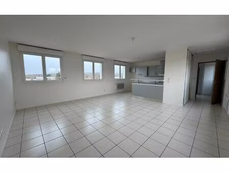 location appartement  m² t-3 à coulommiers  940 €