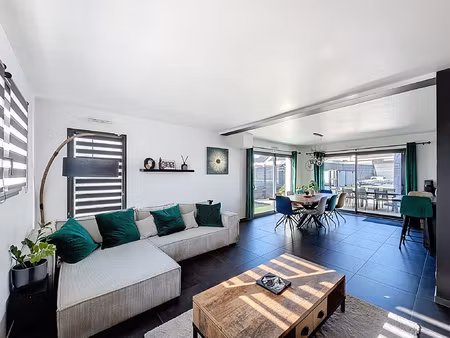 très belle maison contemporaine avec piscine 4 chambres