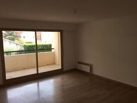 location appartement 2 pièces 52 m² à saint-raphaël (83530)