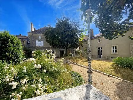 vente maison 6 pièces 246 m² gençay (86160)