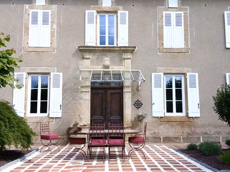 exclusivité propriété de charme avec piscine & vue pyrénée