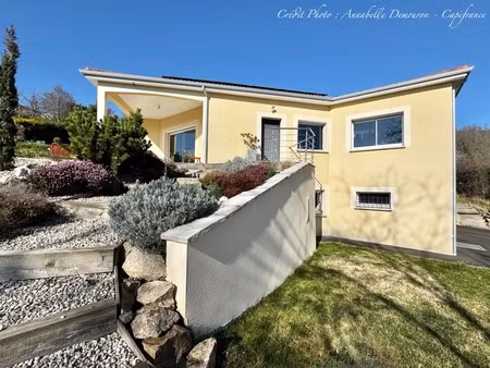 veyre-monton  villa p6 avec très grand garage  piscine sécurisée et chauffée sur terrain d