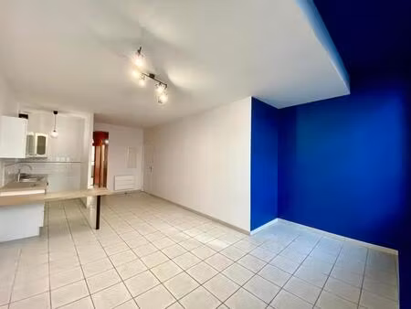 appartement t2 avec balcon et terrasse - rue gambetta - libourne