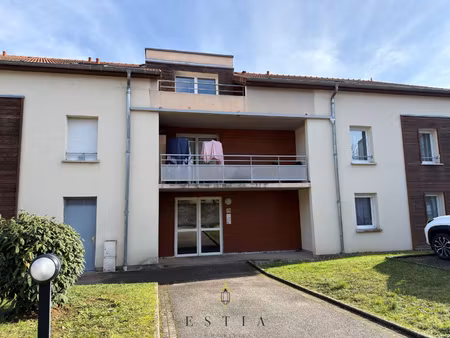 t2 lumineux 34 m2 (42 m2 au sol) avec terrasse et parking