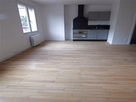 grand studio à louer 324 eur par mois à charmes (88)