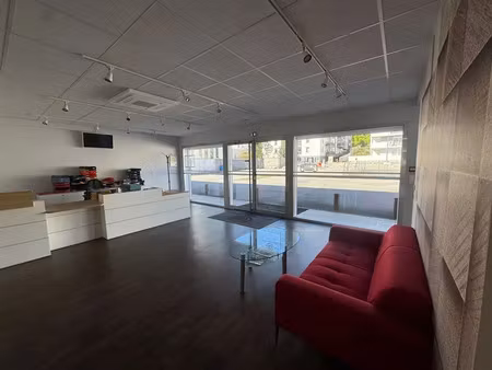 anglet sur axe passant  local de 280 m²