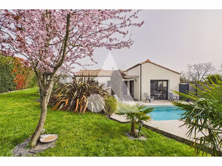 plain-pied de 2010 - 3 chambres et 1 bureau - piscine & garage