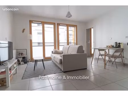 beau studio dans résidence récente