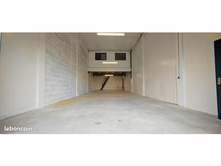 local / entrepot 140 m2