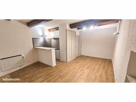 centre - studio rénové - cour sécurisée