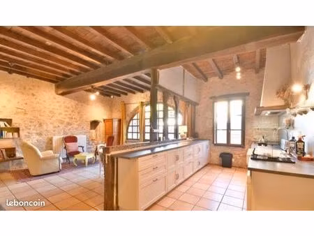 maison de caractère en pierre – future location