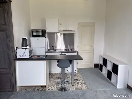 location t2 45 m2 charges comprises