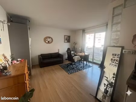 studio 1 pièce 30 m²