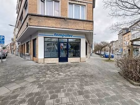 jette: surface commerciale avec garage et cour