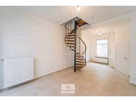 gezellig instapklaar 2 slpk rijhuisje te koop op topliggi...