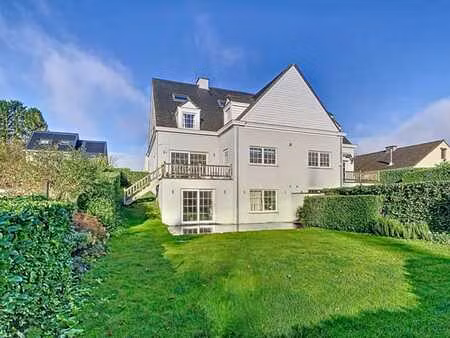 magnifique villa 3 façades  idéalement située