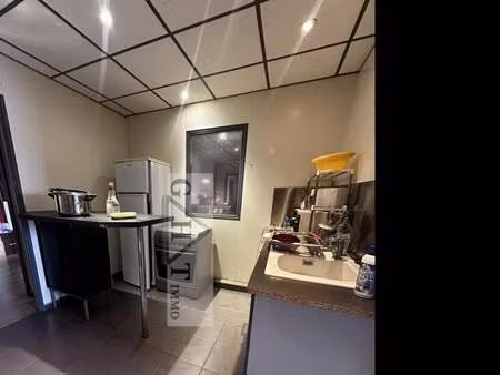 entrepôt + bureaux 340 m²