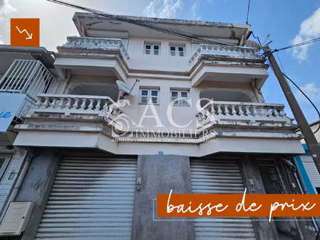 immeuble de deux appartements + un espace commercial  bourg