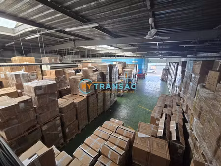 location local industriel 871 m² à montreuil (93100)