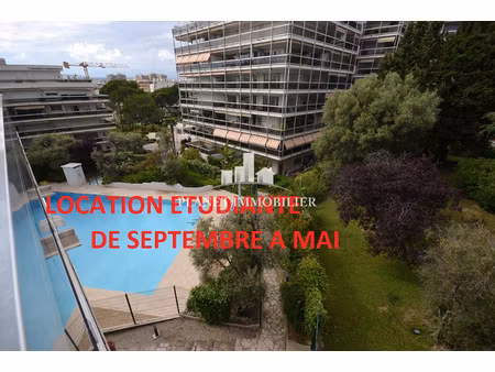 location etudiante juan les pins résidence avec vue piscine