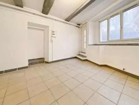 location appartement 2 pièces 19 m² à aubagne (13400)  600 €
