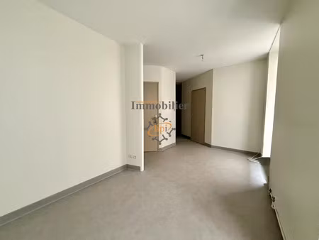 location appartement 2 pièces 41.5 m² à saint-affrique (12400)  420 €