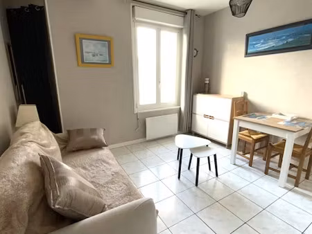 location meublée appartement 1 pièce 20 m² à jullouville (50610)  450 €
