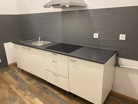 location appartement 2 pièces 52 m² à figeac (46100)  545 €