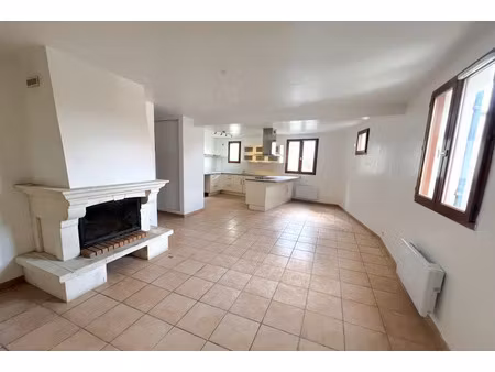 location appartement 3 pièces 59.19 m² à caromb (84330)  596 €