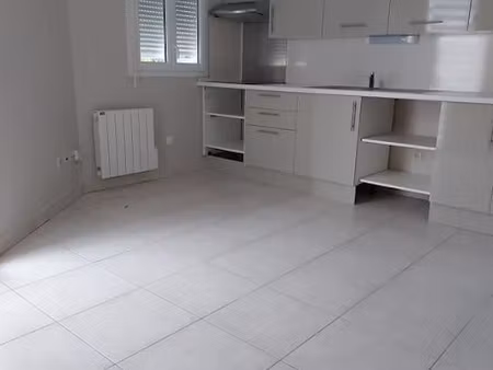 location appartement 1 pièce 22 m² à les essarts-le-roi (78690)  660 €