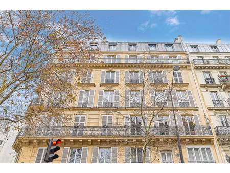 immeuble pierre de taille - balcon - ascenseur