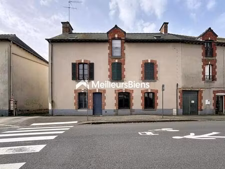 au centre de la commune de l’hermitage  commune dynamique avec toutes le commodités nécess