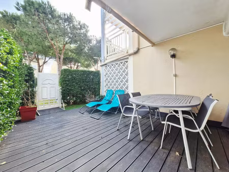 t3 dans résidence privée avec piscine à 5 minutes à pied de