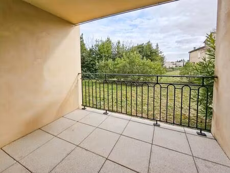 à vendre à uzès - appartement t2 de 50.8 m² en rdc avec garage