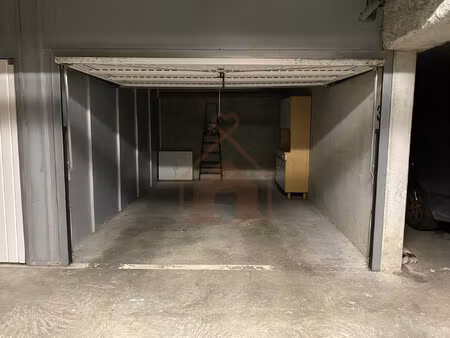 grand box en sous-sol -1 en plein centre-ville