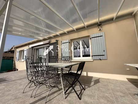 maison plain pied  3 chambres avec garage et jardin attenant.