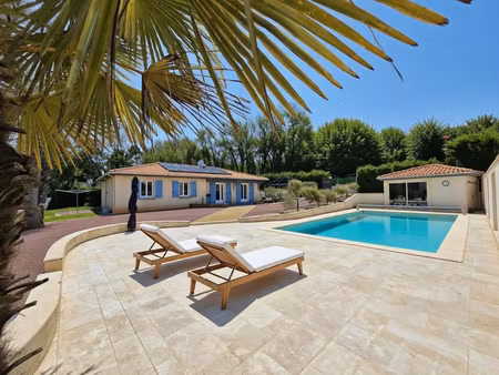 superbe plain pied avec chalet d'invité  piscine et dépenda