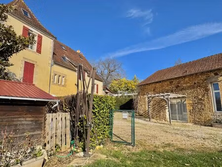 charmante propriété avec gîte à vendre au coeur du périgord