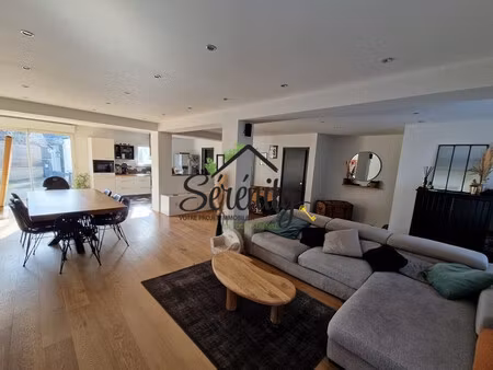 maison individuelle  3 chambres  jardin  garage.